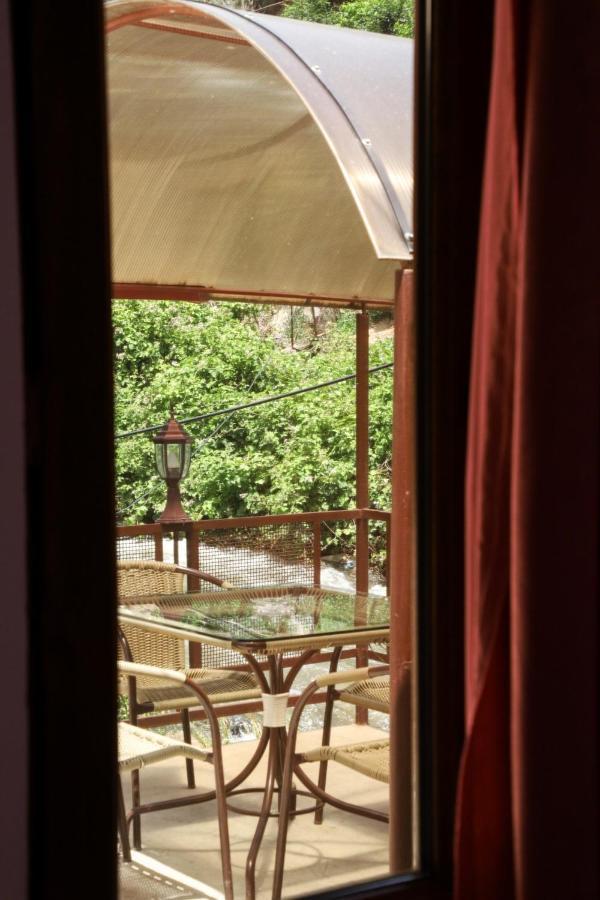 Naberejni Hotel Meghri Exterior foto